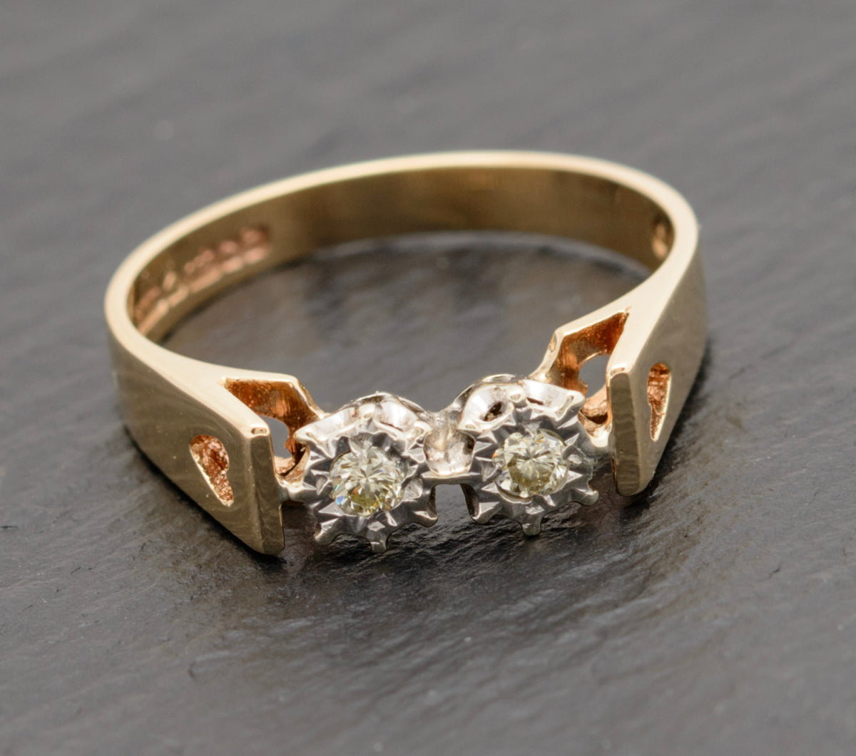 Vintage 9ct Gold Ring Double Diamond Set With Twin Mounts & Heart Detail (A1752)