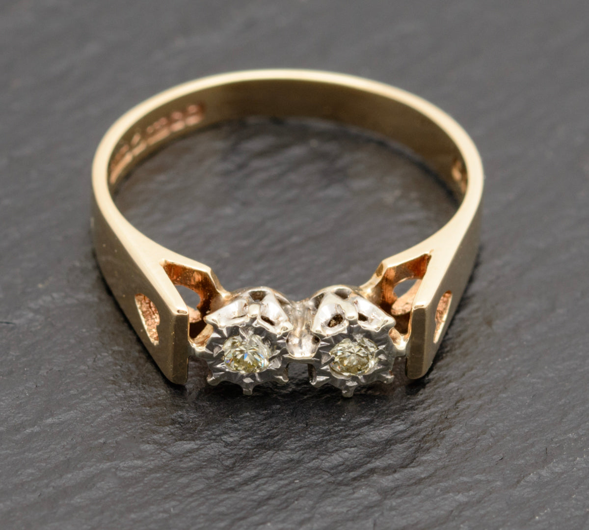 Vintage 9ct Gold Ring Double Diamond Set With Twin Mounts & Heart Detail (A1752)