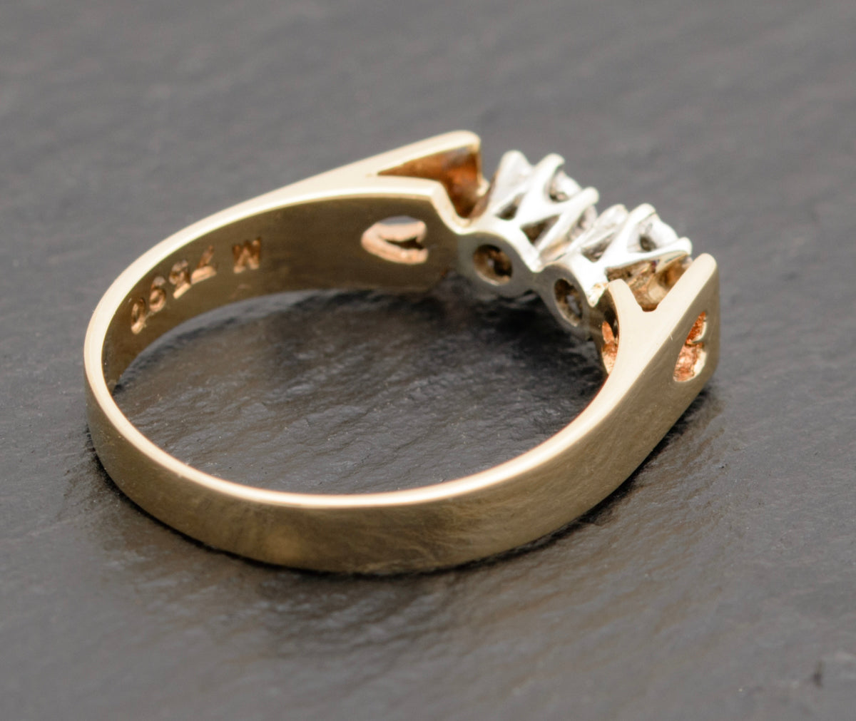 Vintage 9ct Gold Ring Double Diamond Set With Twin Mounts & Heart Detail (A1752)