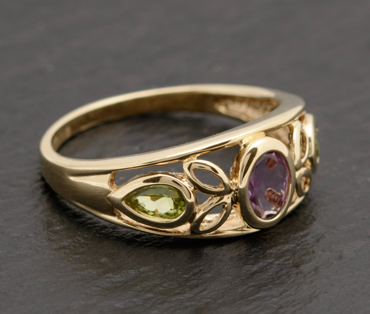 9ct Gold Trilogy Ring With Amethyst Gemstone & 2 Peridots With Open Work (A1753)