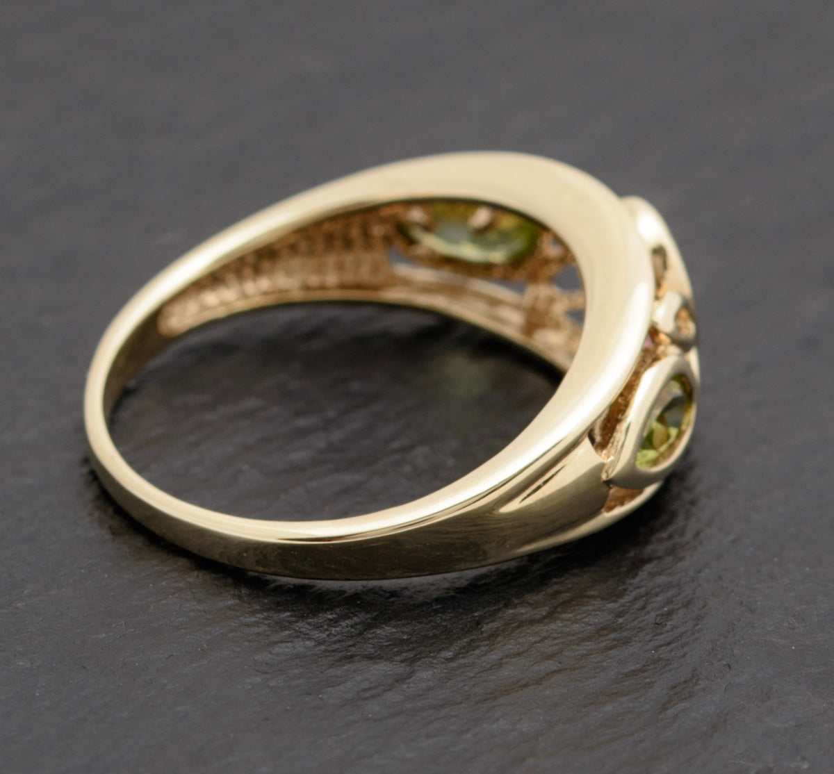 9ct Gold Trilogy Ring With Amethyst Gemstone & 2 Peridots With Open Work (A1753)