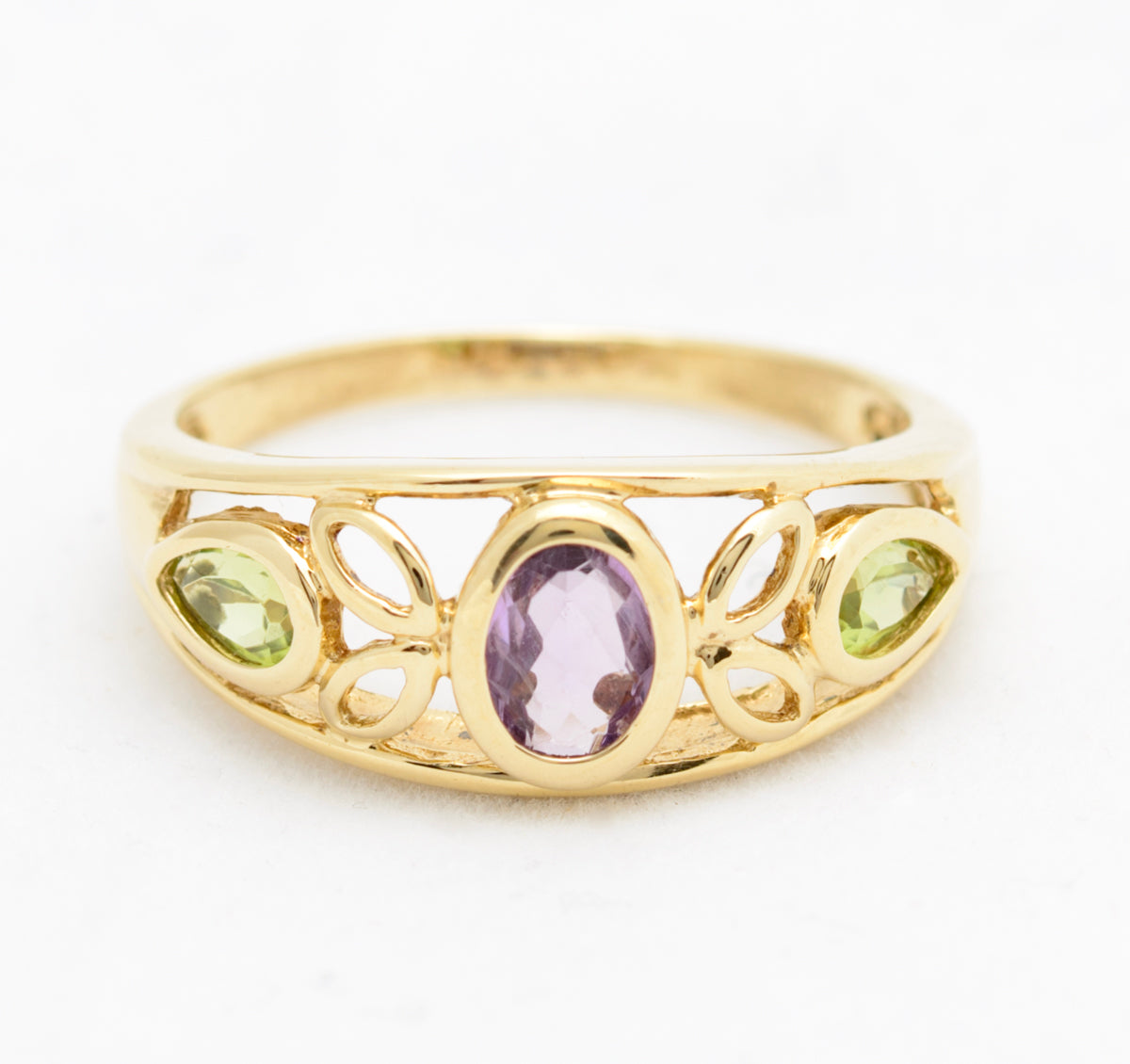 9ct Gold Trilogy Ring With Amethyst Gemstone & 2 Peridots With Open Work (A1753)