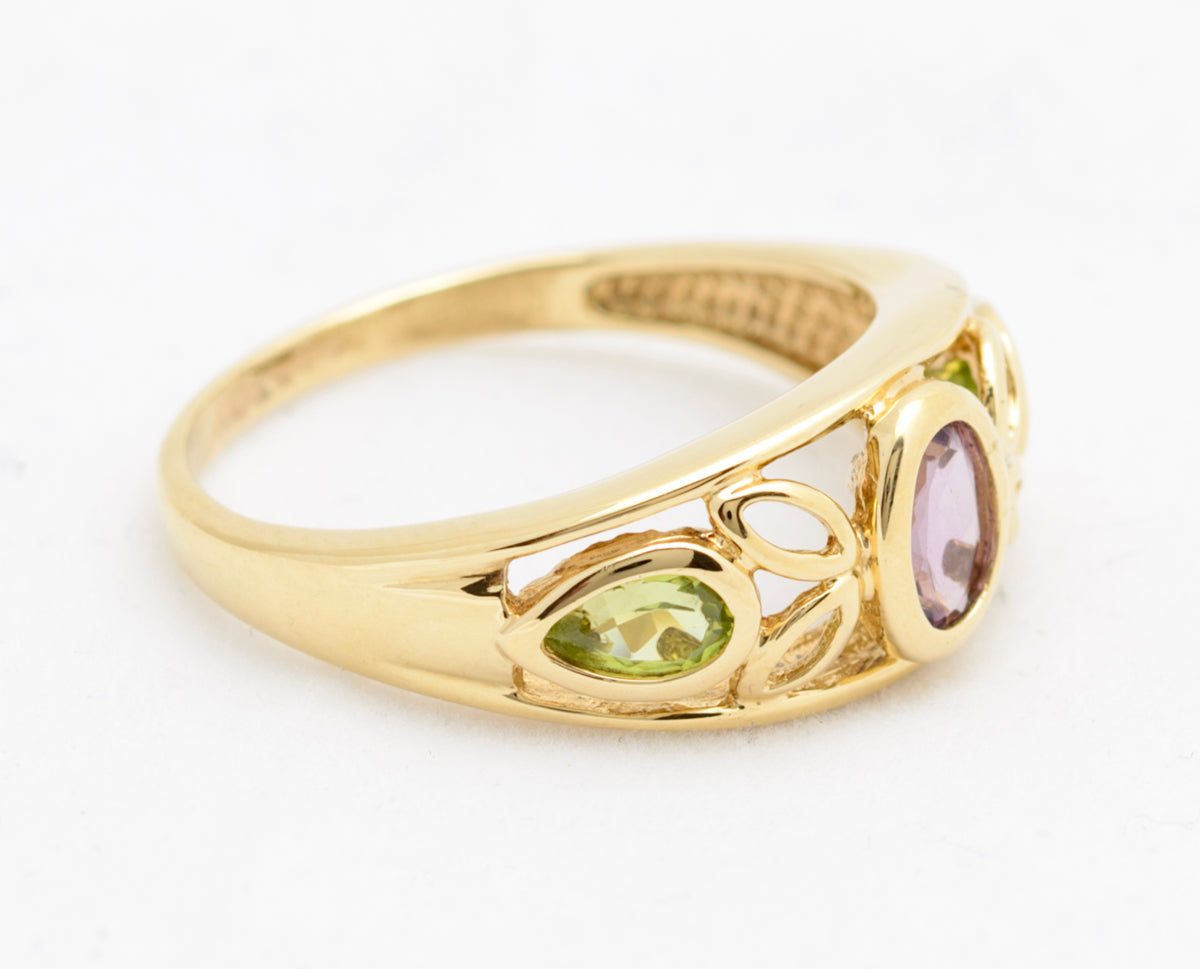 9ct Gold Trilogy Ring With Amethyst Gemstone & 2 Peridots With Open Work (A1753)