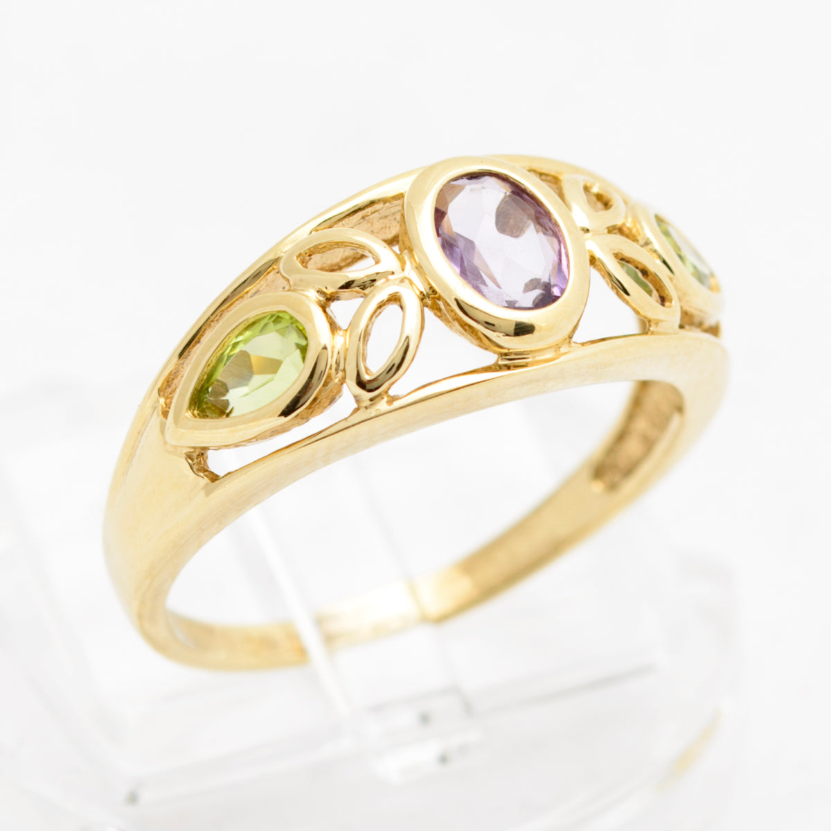 9ct Gold Trilogy Ring With Amethyst Gemstone & 2 Peridots With Open Work (A1753)