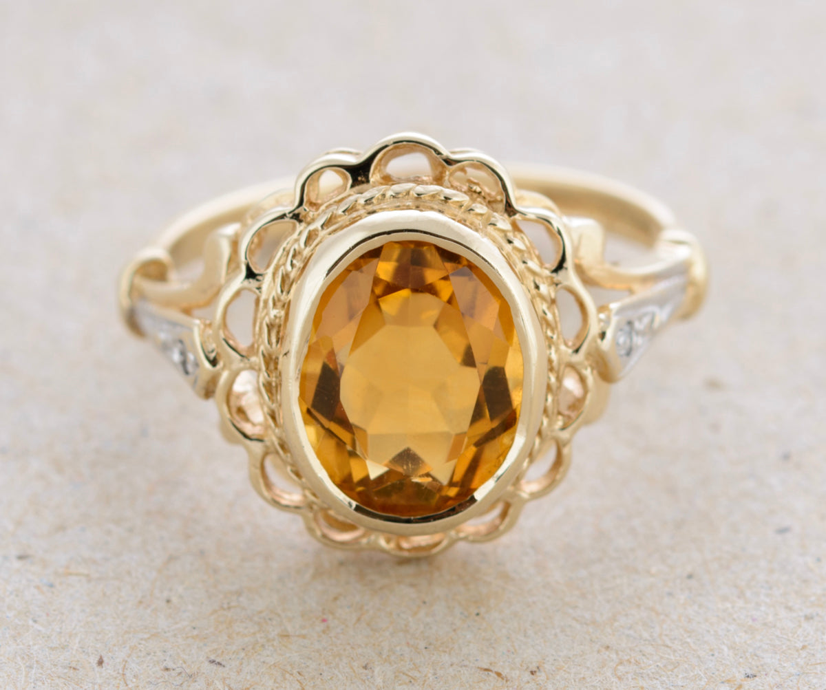 Vintage 9ct Gold Ring With Oval Facet Cut Citrine Gemstone & Diamond Shoulders (A1757)