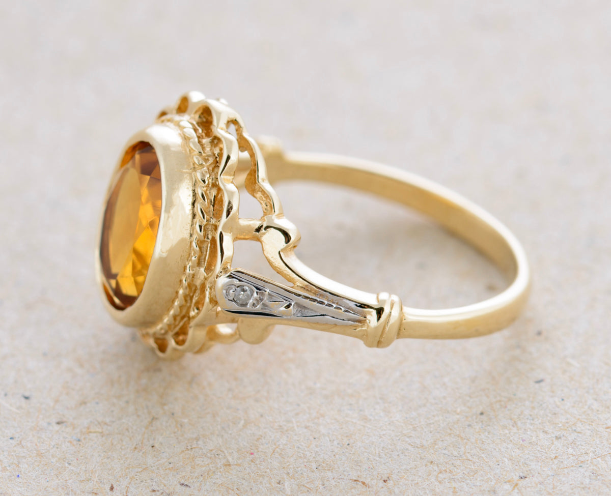 Vintage 9ct Gold Ring With Oval Facet Cut Citrine Gemstone & Diamond Shoulders (A1757)