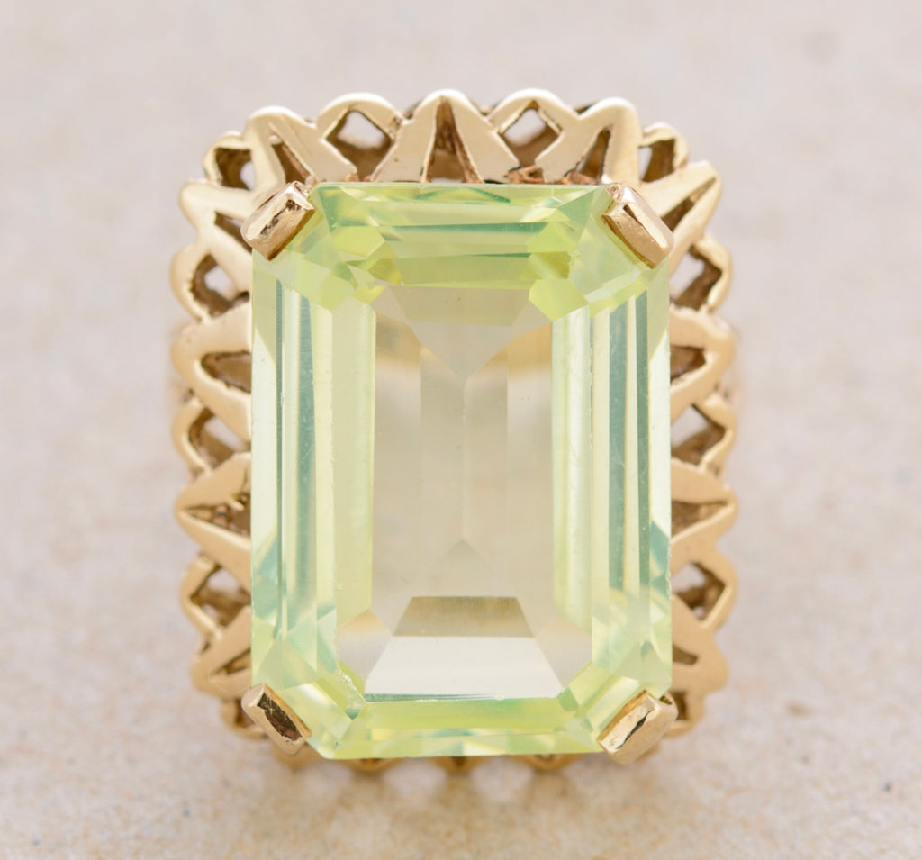 Vintage 9ct Gold Cocktail Ring Lab Created Spinel Gemstone Glows Under UV (A1760)