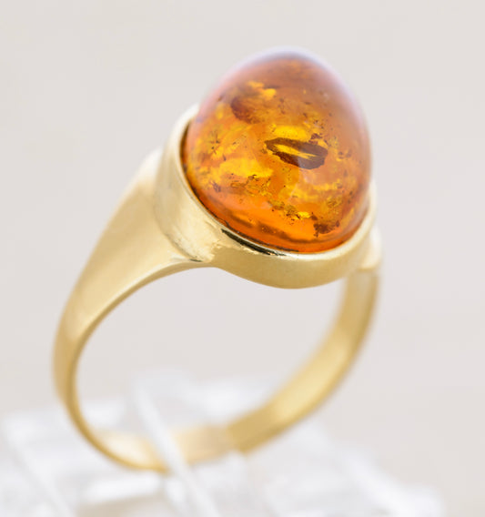 Vintage High Carat Gold Ring With Offset Polished Amber Cabochon Gemstone (A1761)