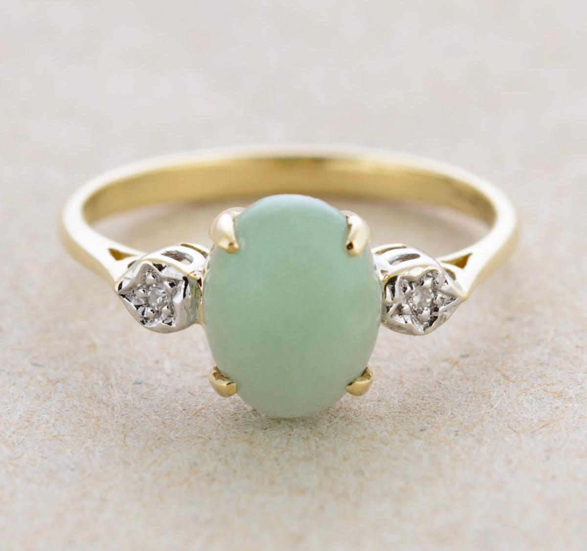 Vintage 9ct Gold Ring With Polished Jade Cabochon & Diamond Shoulders (A1762)