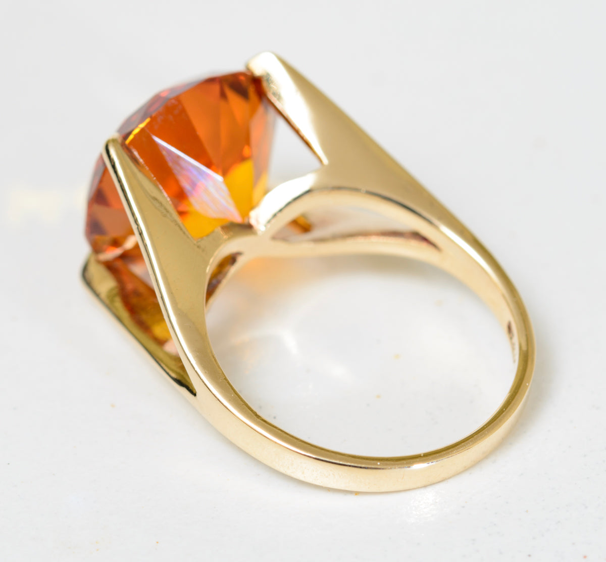 Vintage 9ct Gold Ring With Large 13 Carat Orange Sapphire (Lab Created) Gemstone (A1773)