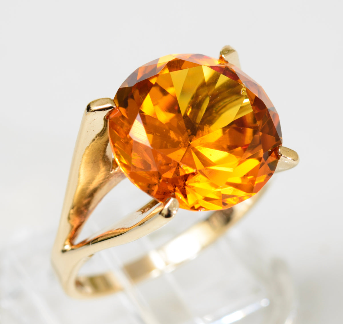 Vintage 9ct Gold Ring With Large 13 Carat Orange Sapphire (Lab Created) Gemstone (A1773)