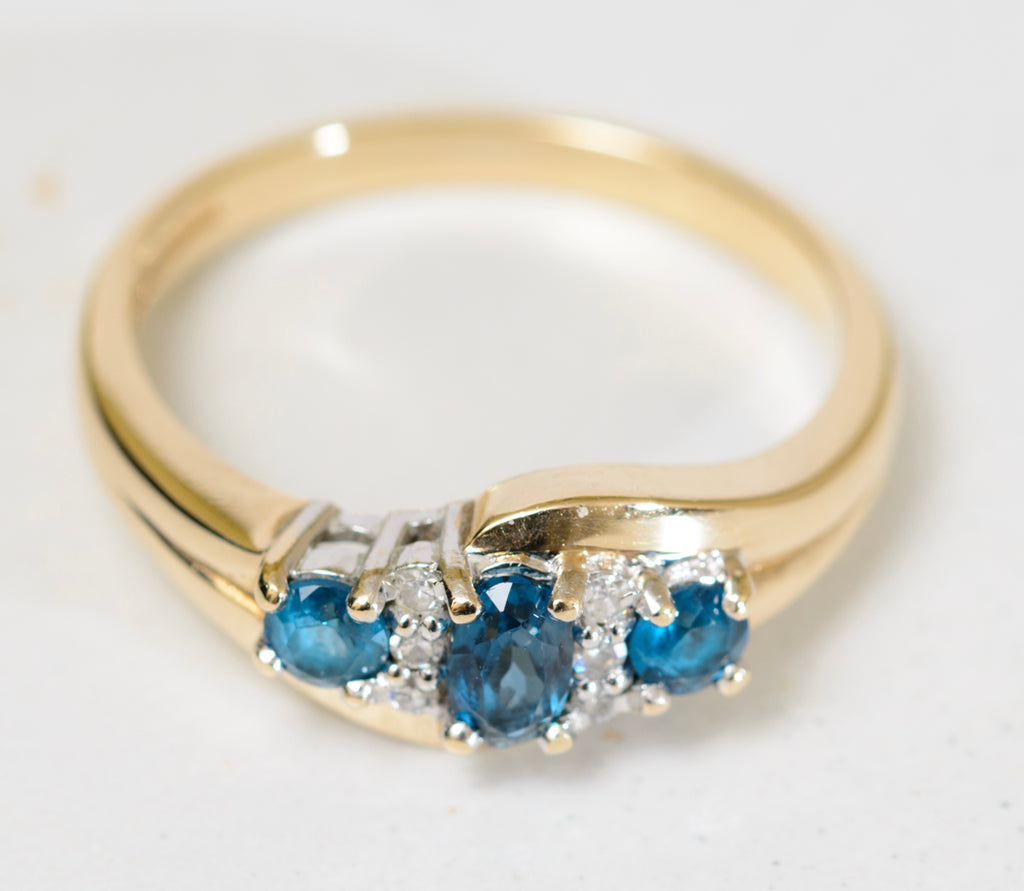 9ct Gold & Natural Blue Topaz & Diamond Gemstone Trilogy Ring With Accents (A1774)