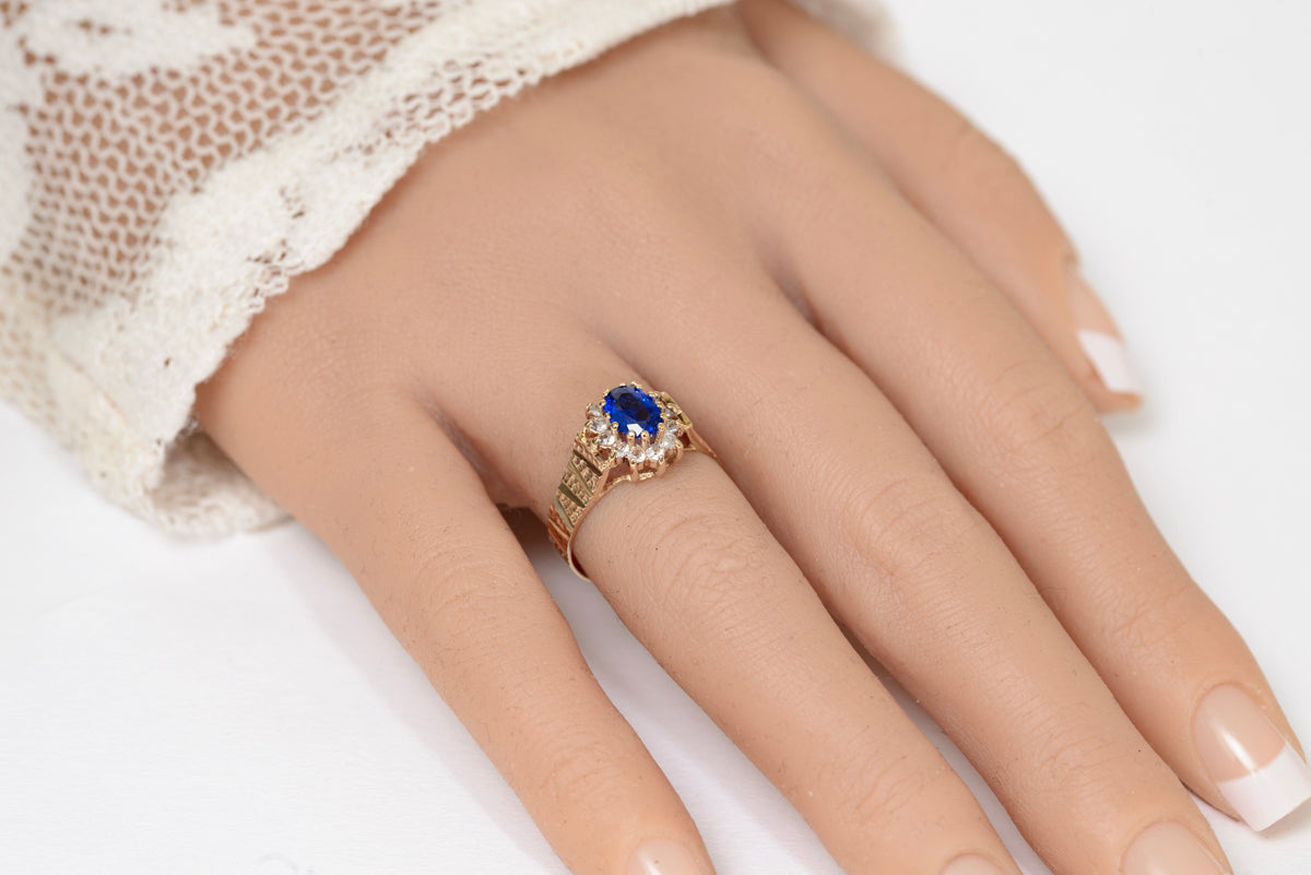 Retro 1970's 9ct Gold Halo Ring With Intense Blue Spinel (Lab Created) (A1775)