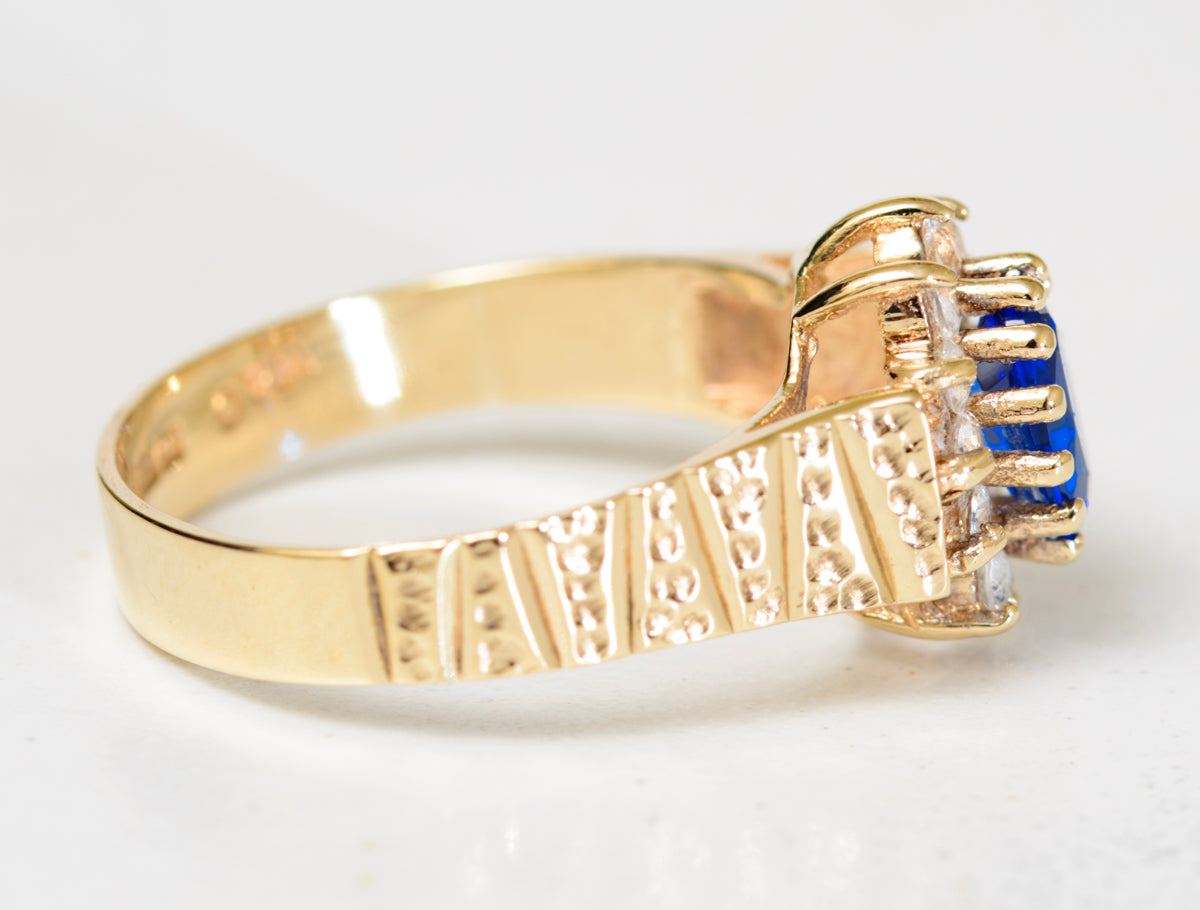 Retro 1970's 9ct Gold Halo Ring With Intense Blue Spinel (Lab Created) (A1775)