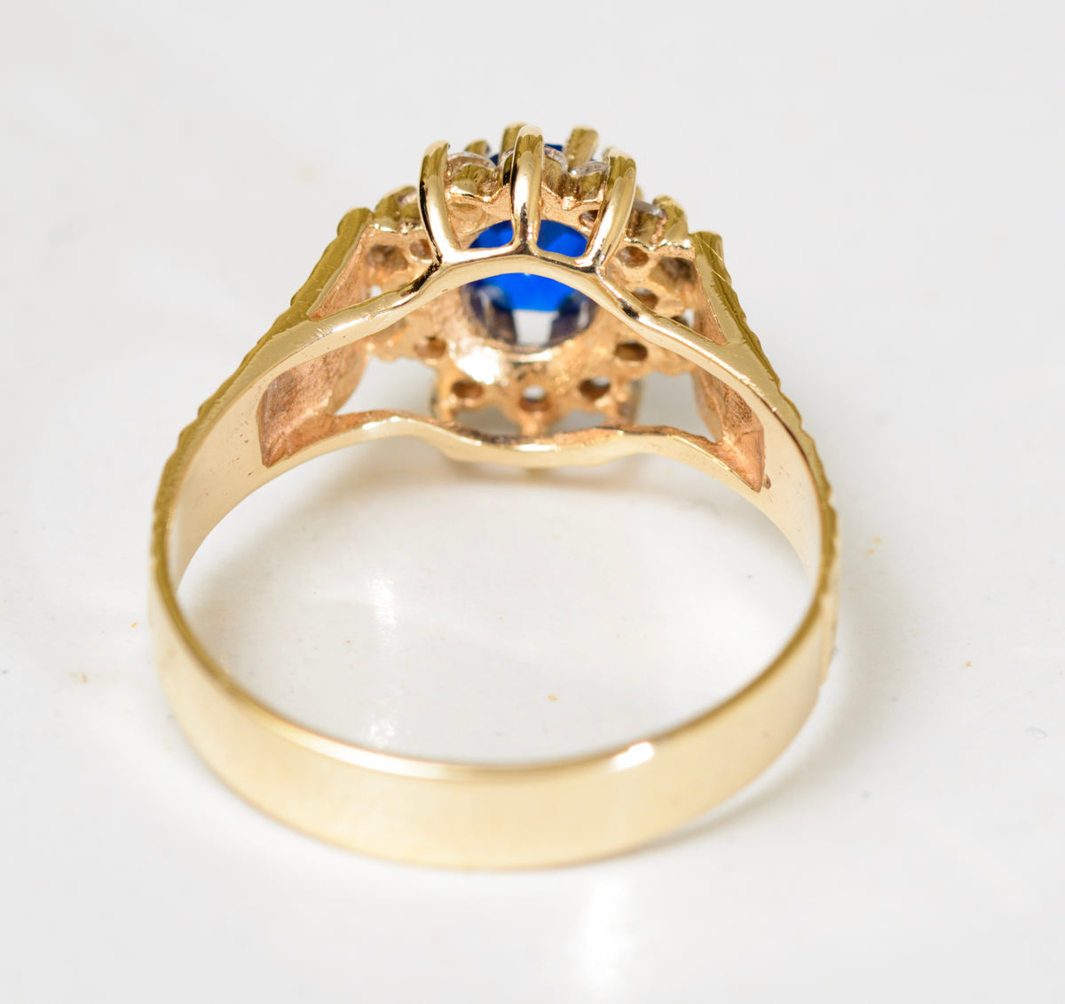 Retro 1970's 9ct Gold Halo Ring With Intense Blue Spinel (Lab Created) (A1775)