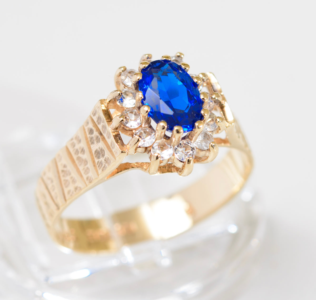 Retro 1970's 9ct Gold Halo Ring With Intense Blue Spinel (Lab Created) (A1775)