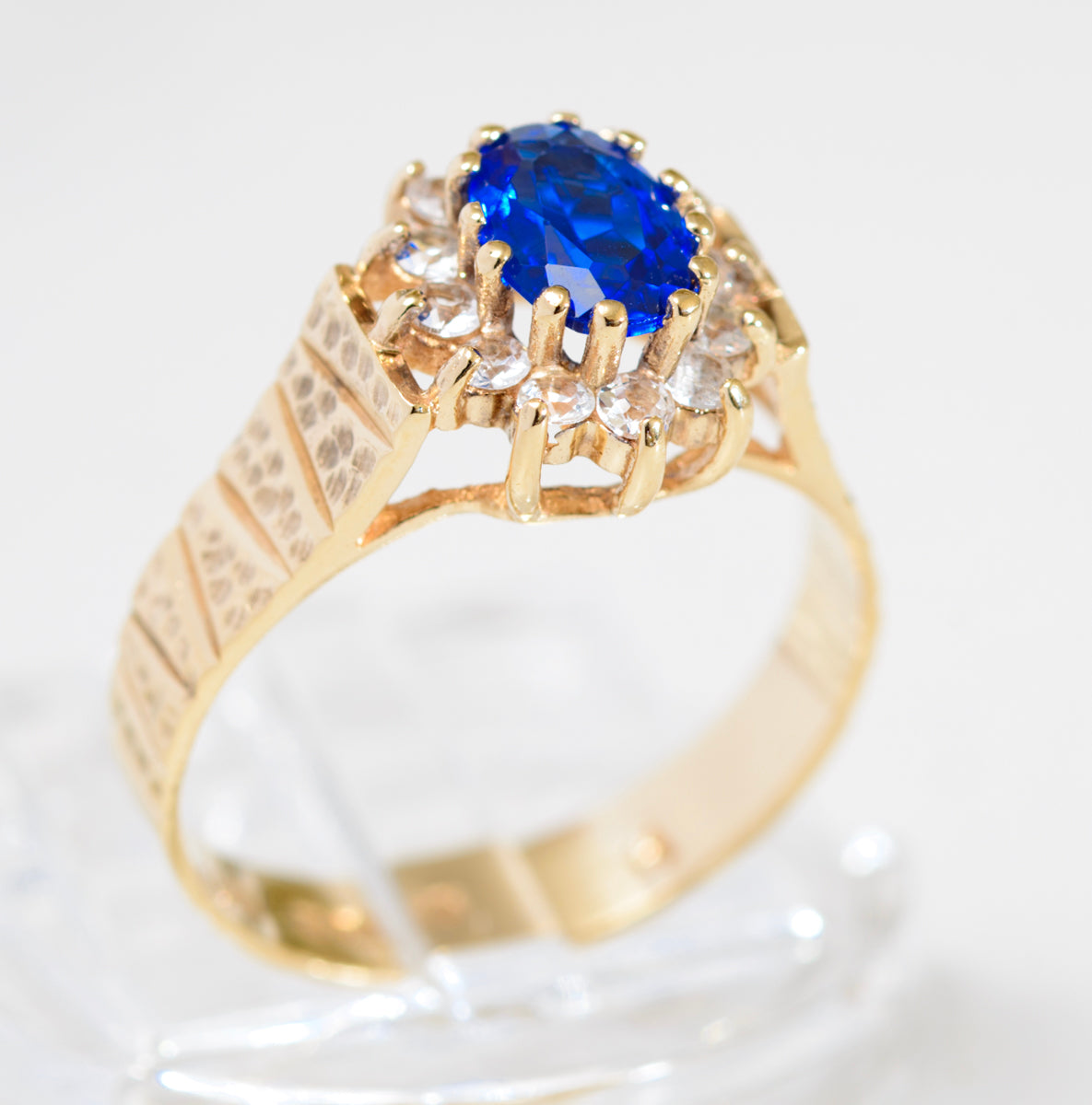 Retro 1970's 9ct Gold Halo Ring With Intense Blue Spinel (Lab Created) (A1775)