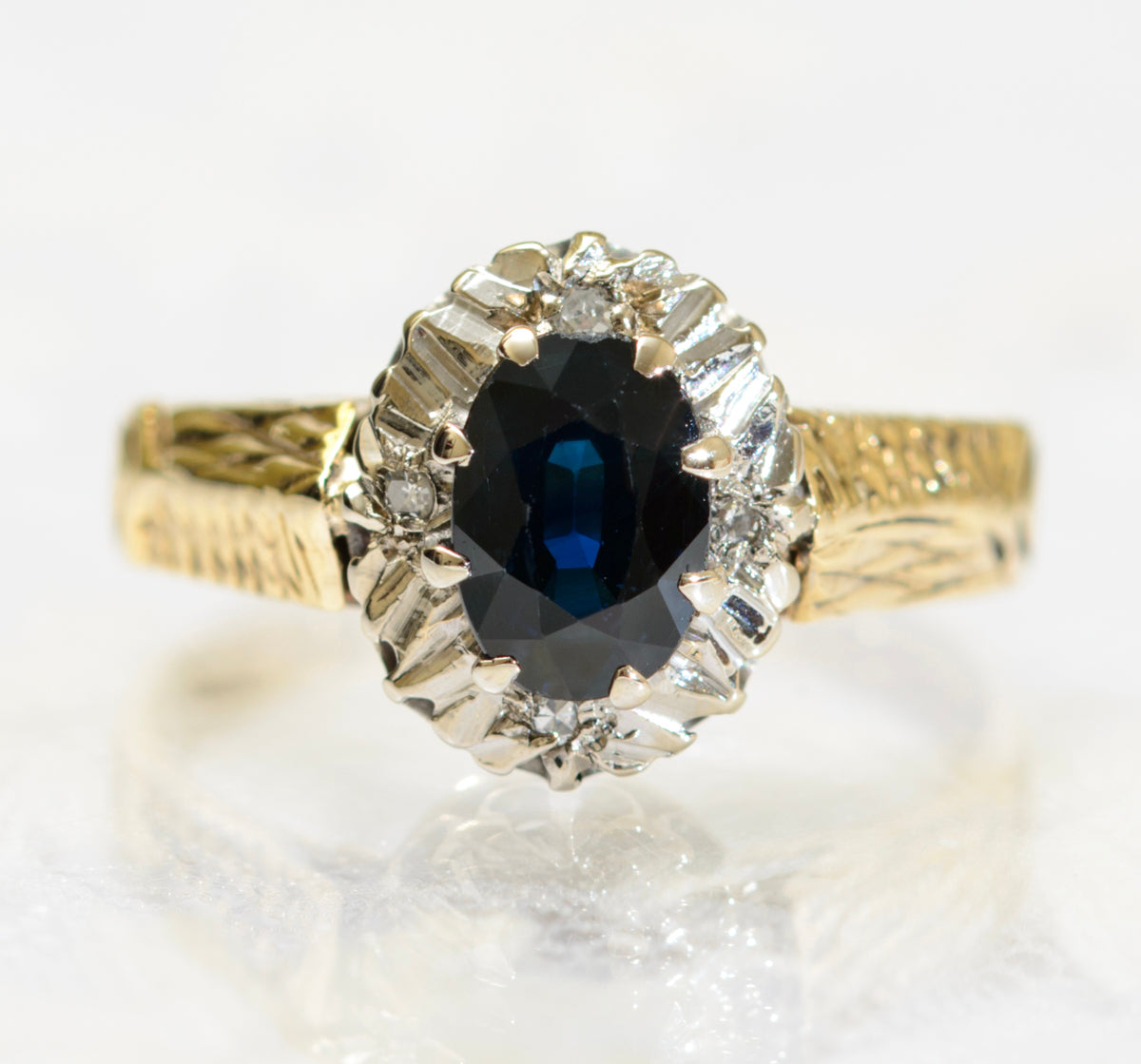 Vintage 9ct Gold Ring With 0.88 Carat Natural Sapphire & Diamond Halo (A1798)