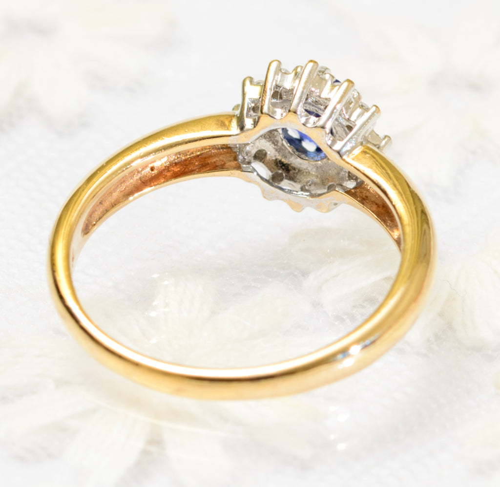 9ct Gold Ring With Central Sapphire & Diamond Halo & Shoulders (A1799)