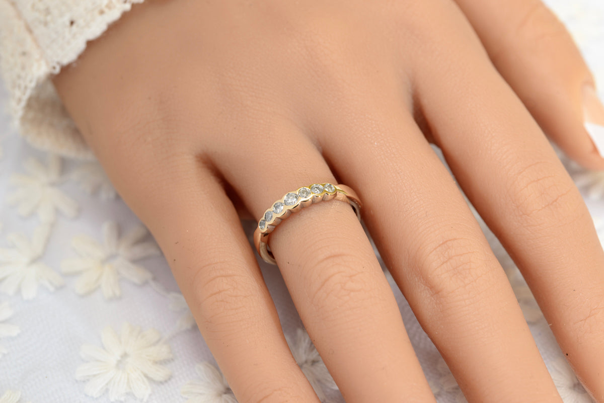 Vintage 9ct Gold & 7 Diamond Line Ring 0.28 Carat TCW 1980's Sheffield Mark (A1802)