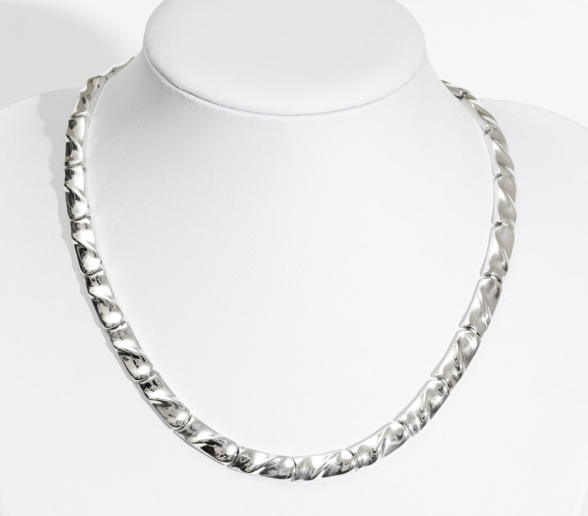 Vintage 1980's Chunky Textured Sterling Silver Necklace Collar/Choker Type (A1816)