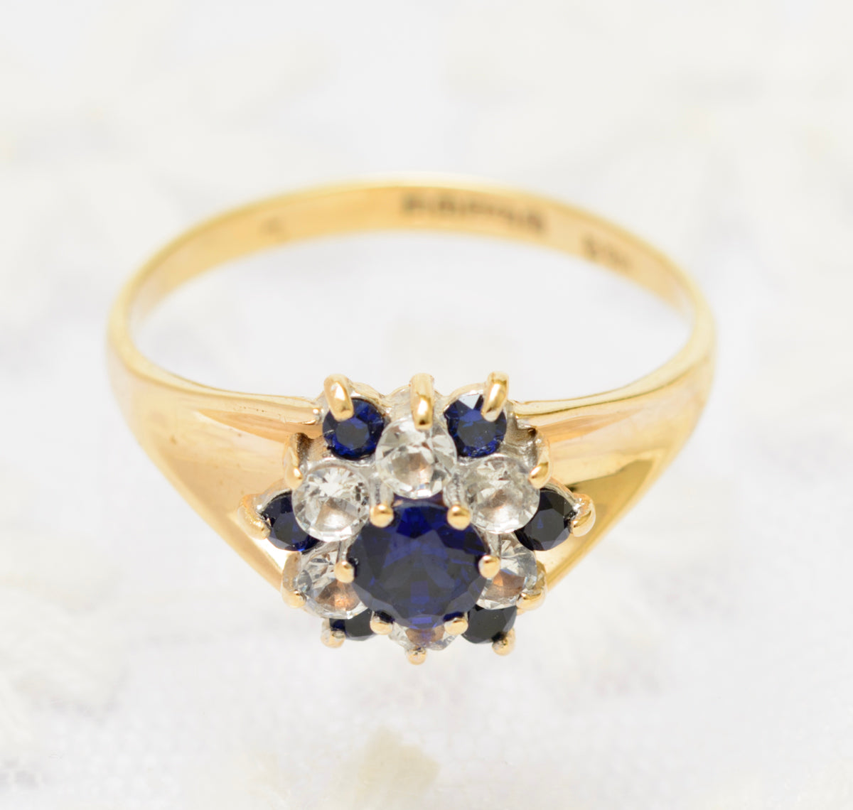 Vintage 9ct Gold Lab Created Sapphire Cluster Ring Hallmarked 1971 UK Size N1/2 (A1819)