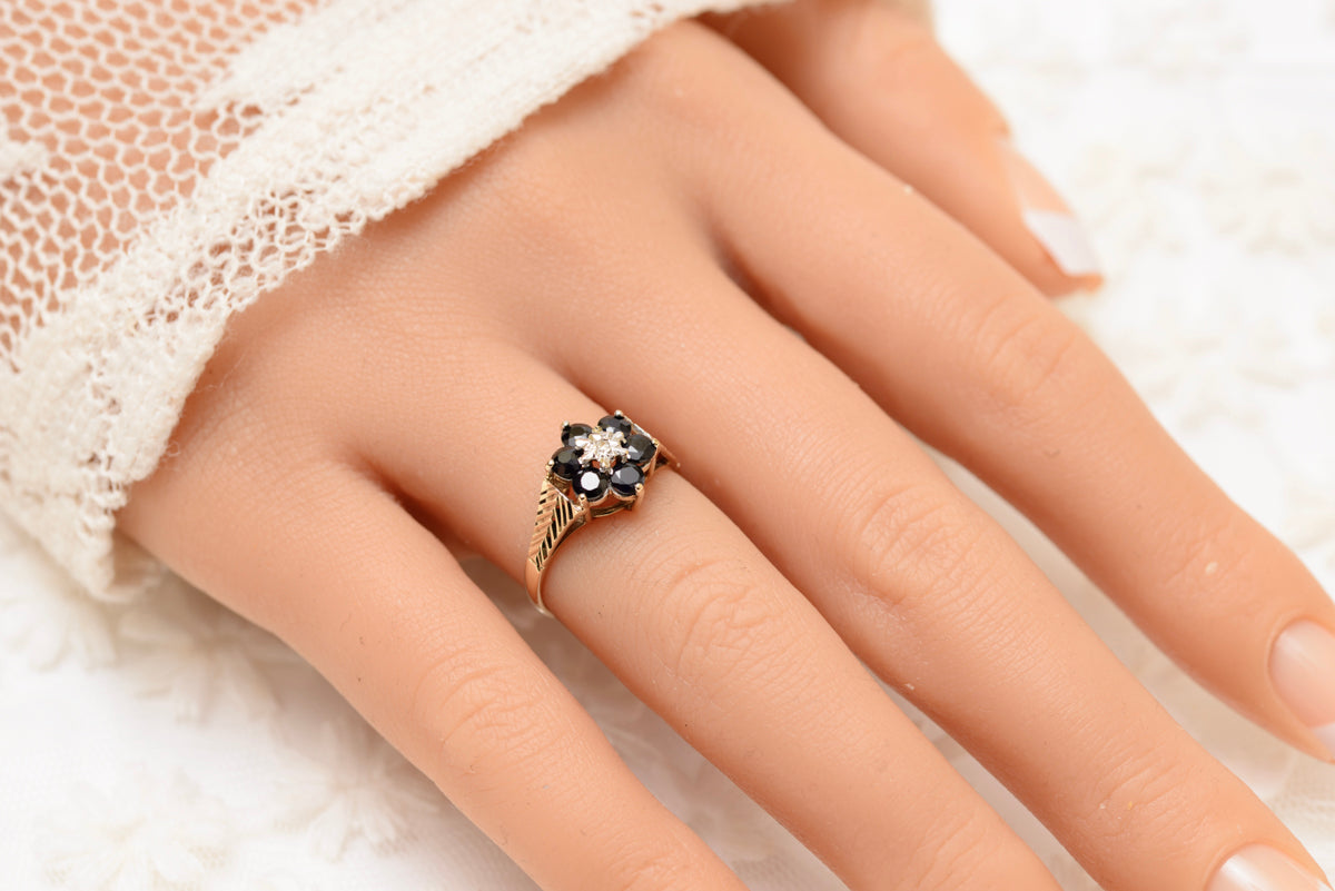 Vintage Retro Design 9ct Gold Ring Natural Sapphire & Diamond Cluster (A1831)