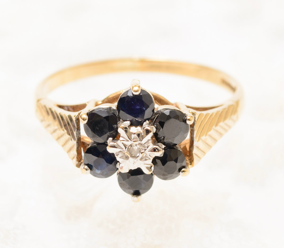 Vintage Retro Design 9ct Gold Ring Natural Sapphire & Diamond Cluster (A1831)