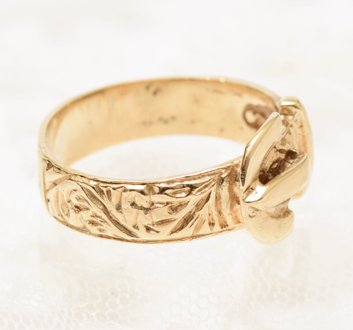 9ct Solid Gold Buckle Ring With Textured Band Sheffield Hallmark 1994 UK Size N (A1833)