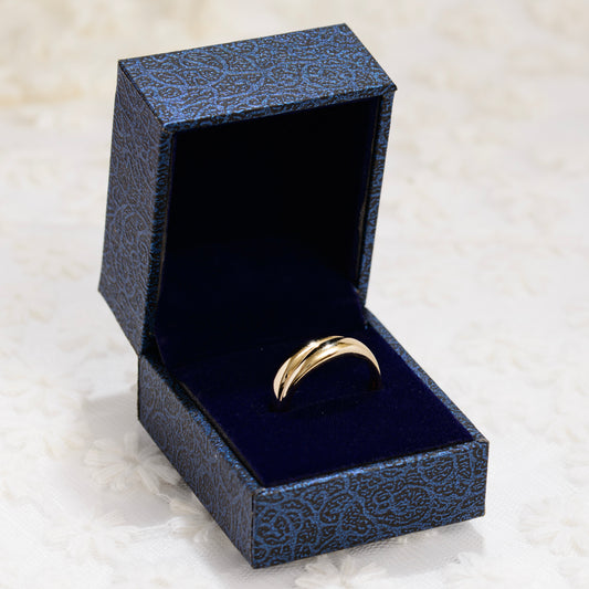 9ct Solid Gold Ring / Wedding Band With Asymmetric Detail London Hallmark In Presentation Gift Box(A1859)
