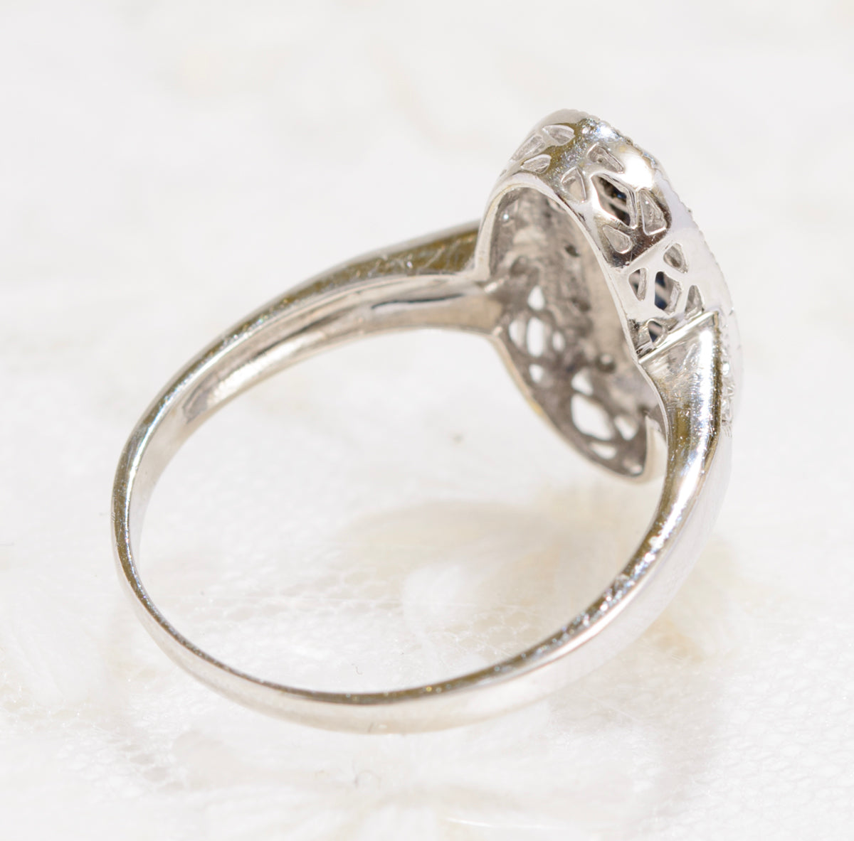 9ct White Gold Natural Sapphire & Diamond Ring Art Deco Design UK Size R In Presentation Box  (A1862)