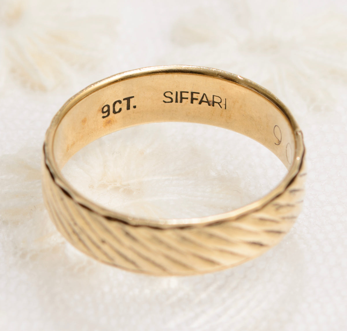 Vintage 9ct Canadian Gold Textured Band Ring By Siffari Wedding Jewellery (A1889)