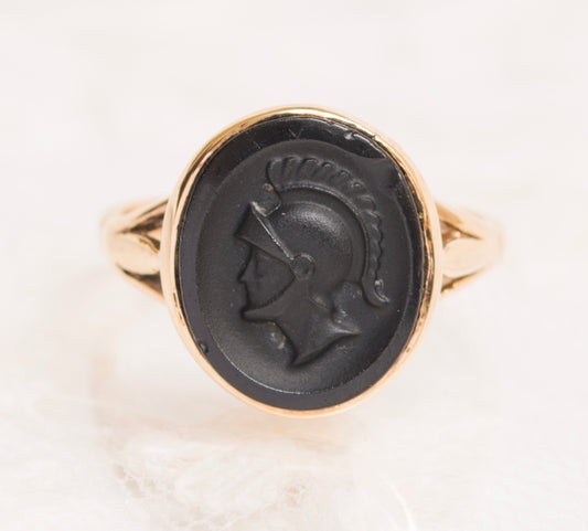 Vintage 9ct Gold & Black Intaglio Roman Centurion Ring London 1970 (A1900)