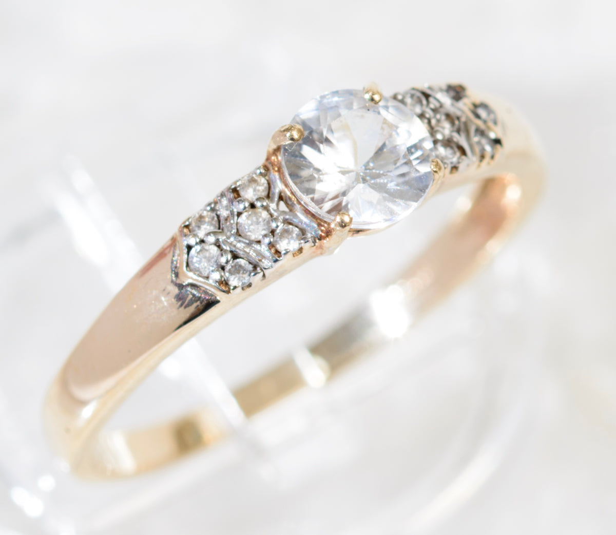 9ct Gold Solitaire Ring With Accents White Zircon Gemstones Birmingham Hallmark (A1913)