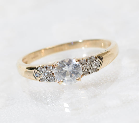 9ct Gold Solitaire Ring With Accents White Zircon Gemstones Birmingham Hallmark (A1913)