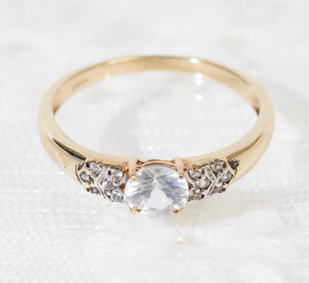 9ct Gold Solitaire Ring With Accents White Zircon Gemstones Birmingham Hallmark (A1913)