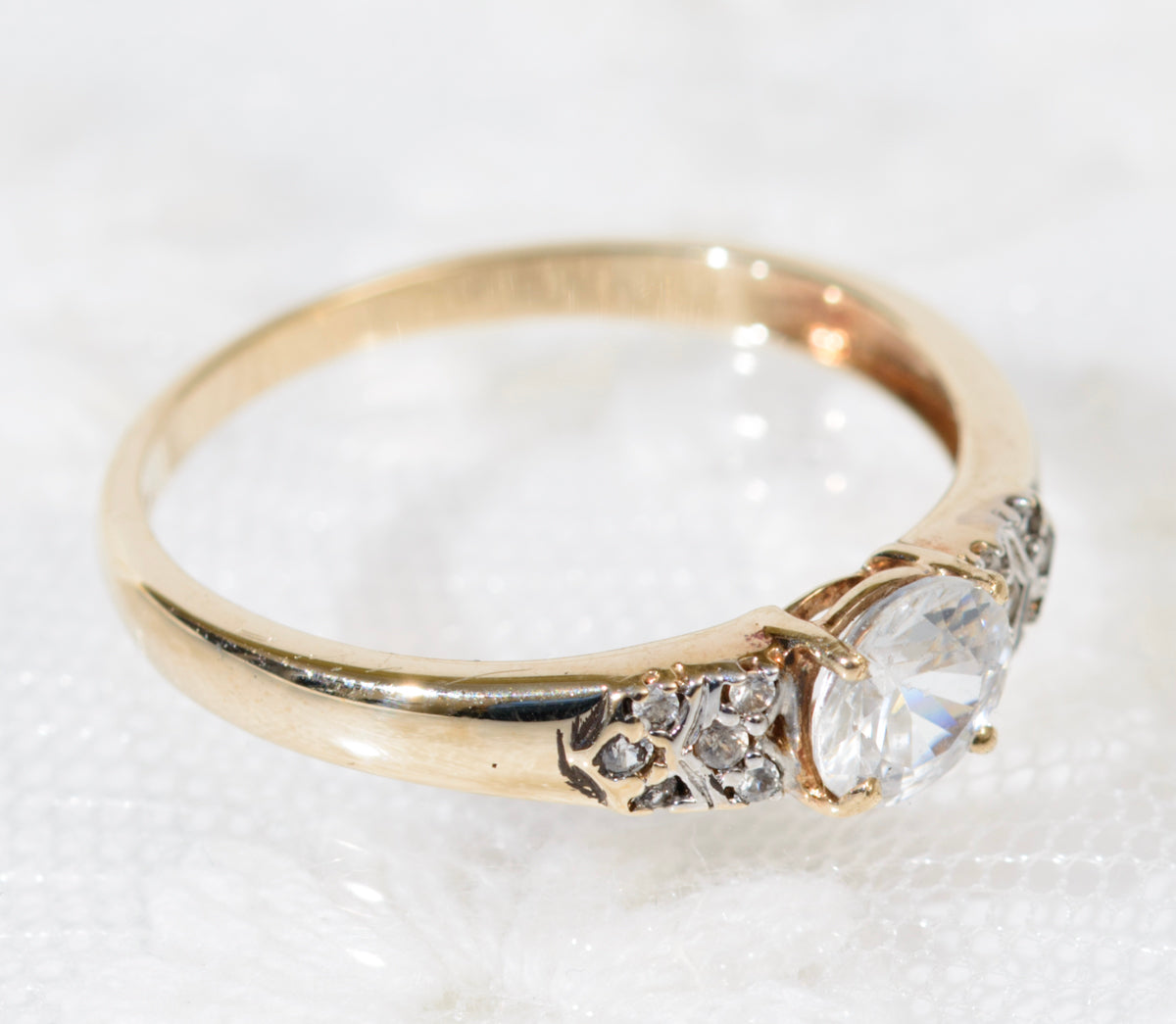 9ct Gold Solitaire Ring With Accents White Zircon Gemstones Birmingham Hallmark (A1913)