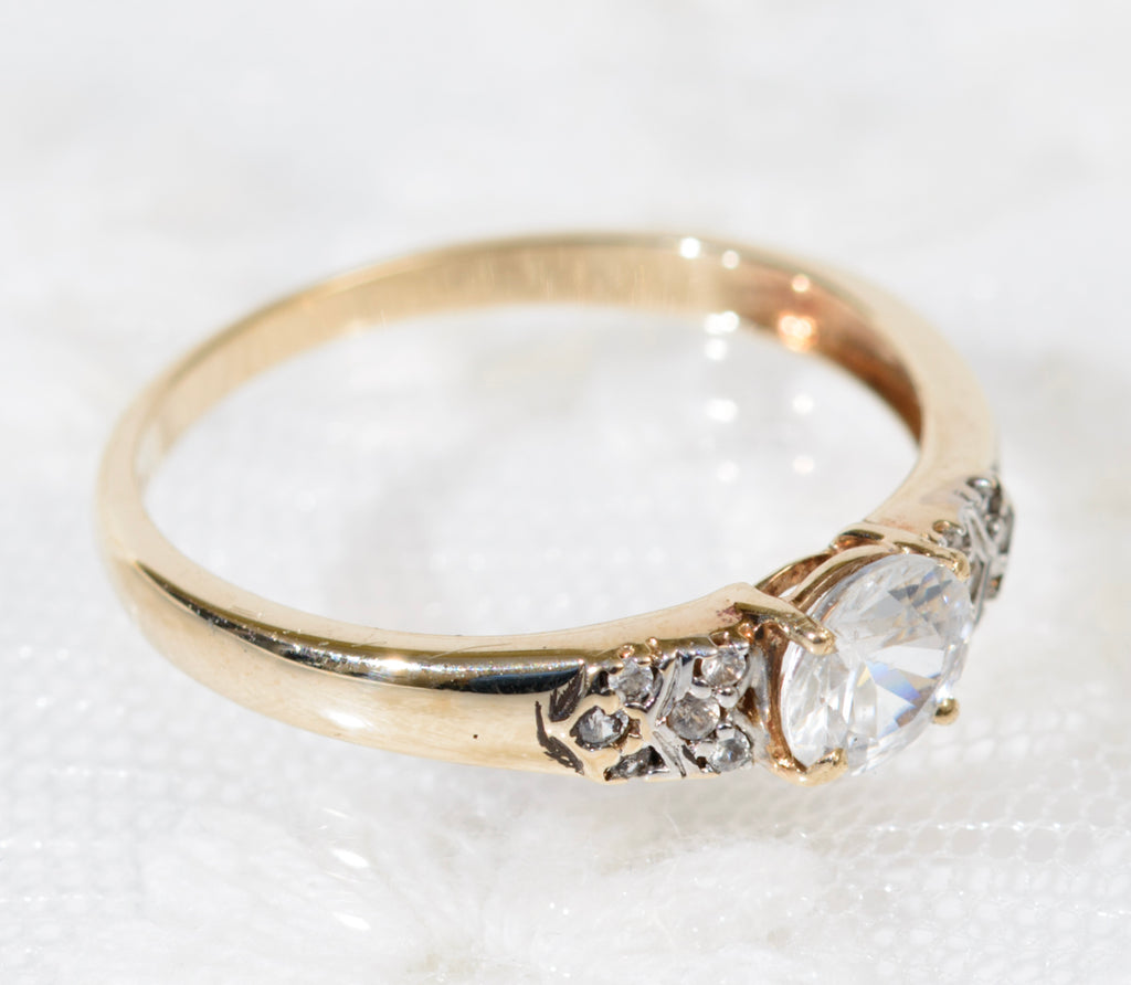 9ct Gold Solitaire Ring With Accents White Zircon Gemstones Birmingham Hallmark (A1913)