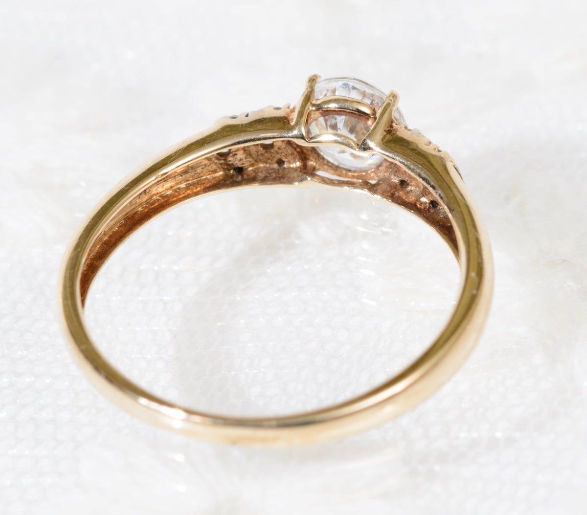 9ct Gold Solitaire Ring With Accents White Zircon Gemstones Birmingham Hallmark (A1913)