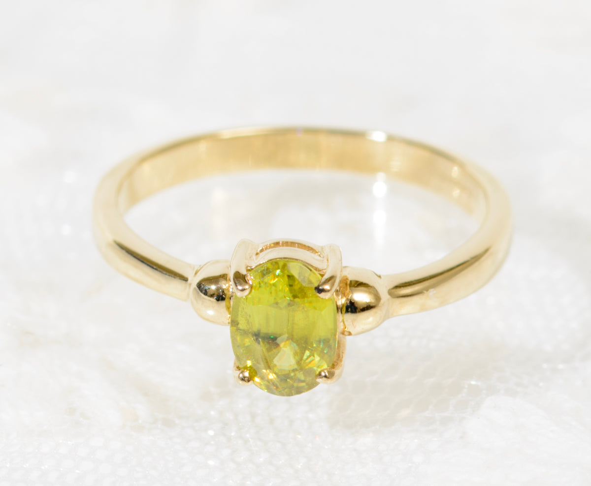 9ct Gold Solitaire Ring With Natural Green Peridot Gemstone UK Size N1/2 (A1916)
