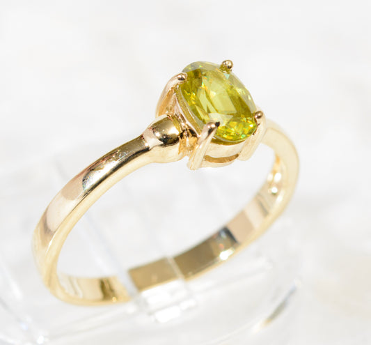 9ct Gold Solitaire Ring With Natural Green Peridot Gemstone UK Size N1/2 (A1916)