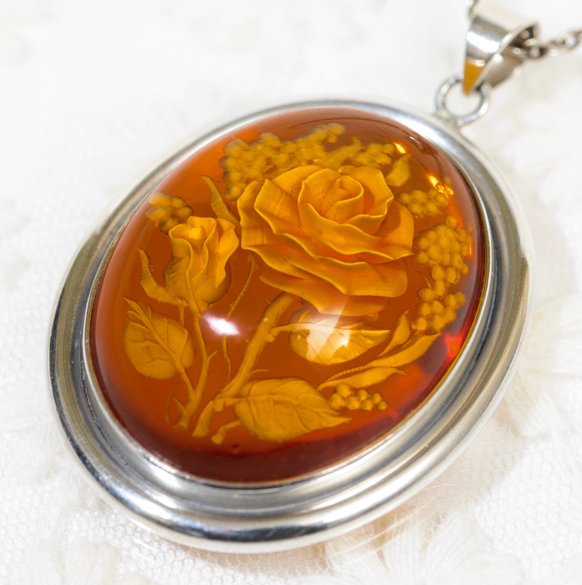 Vintage Sterling Silver Pendant/Necklace With Large Carved Amber Rose Cabochon (A1933)