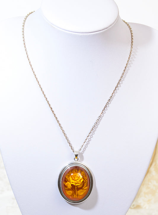 Vintage Sterling Silver Pendant/Necklace With Large Carved Amber Rose Cabochon (A1933)