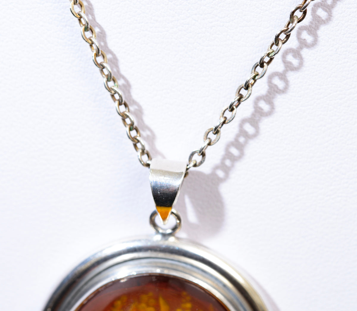 Vintage Sterling Silver Pendant/Necklace With Large Carved Amber Rose Cabochon (A1933)