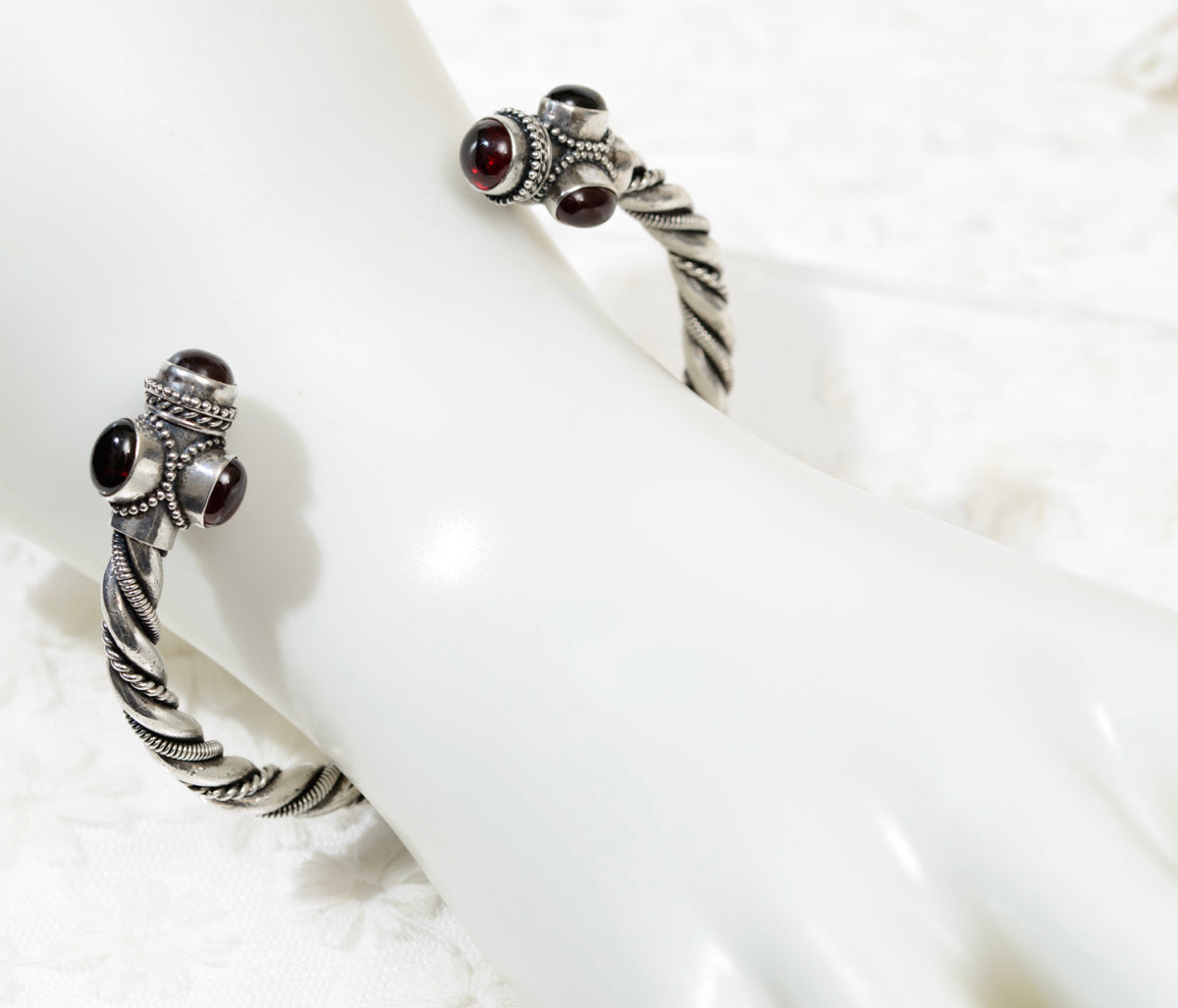 Vintage Sterling Silver Twisted Torque Bangle With Garnet Cabochons (A1934)