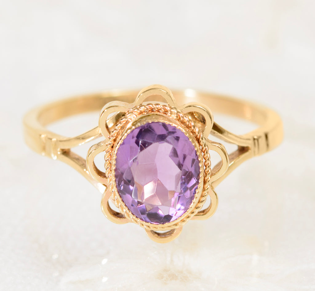 Vintage 9ct Gold Ladies Ring With Oval Facet Cut Amethyst Gemstone (A1945)