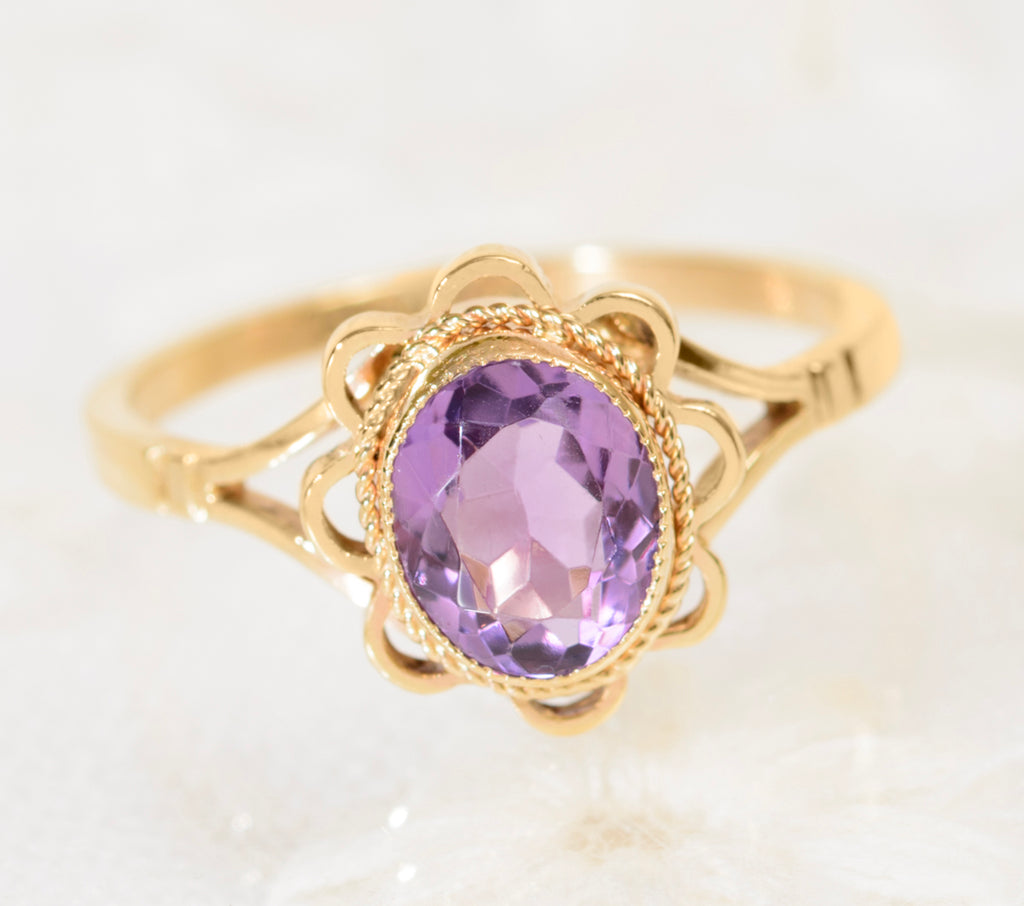 Vintage 9ct Gold Ladies Ring With Oval Facet Cut Amethyst Gemstone (A1945)