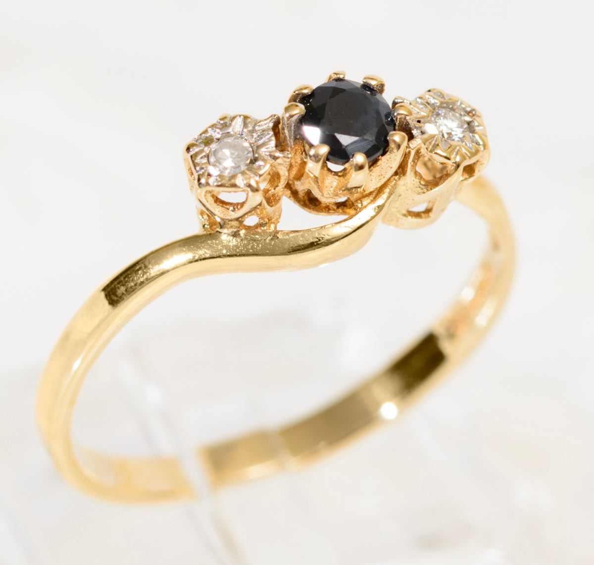 Vintage 9ct Gold Sapphire & Diamond Trilogy Ring With Bypass Shoulders UK Size O (A1946)