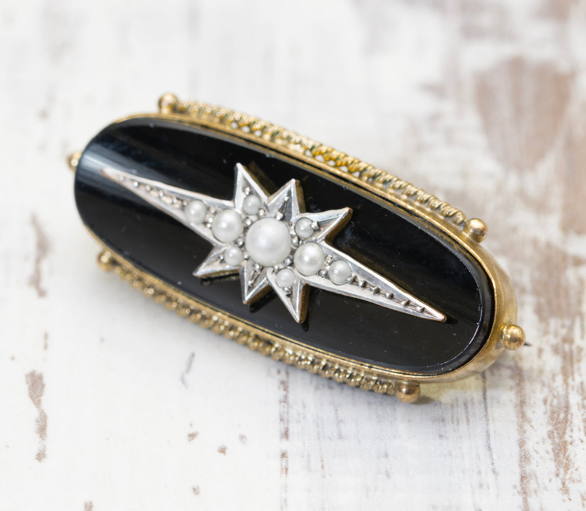 Antique Victorian Mourning Brooch/Pin In Gilt Metal Onyx & Seed Pearls (A1995)