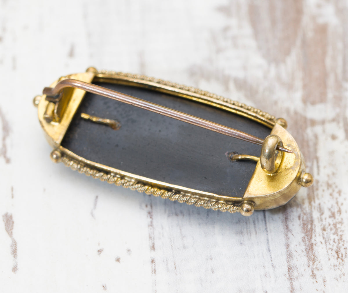Antique Victorian Mourning Brooch/Pin In Gilt Metal Onyx & Seed Pearls (A1995)
